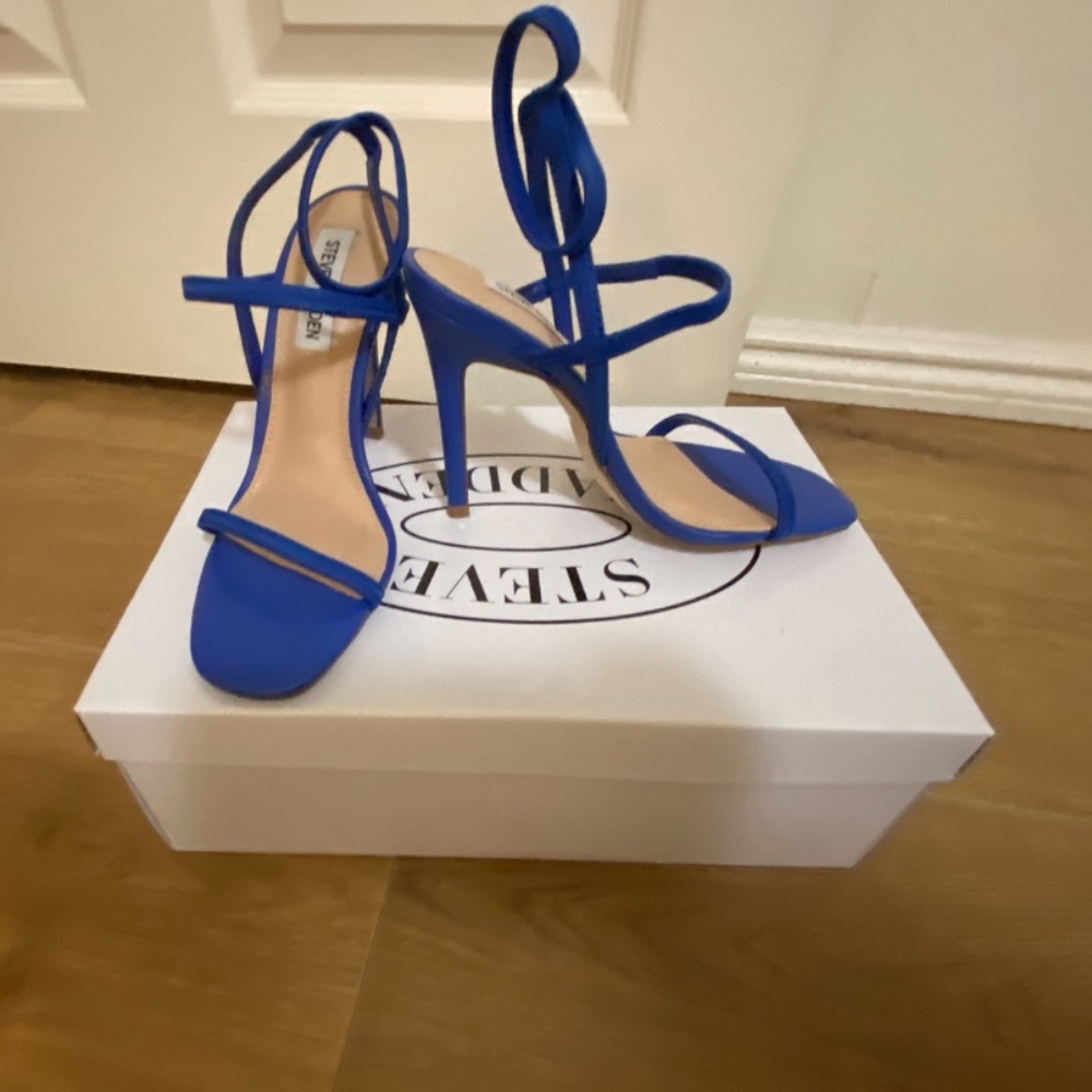 Steve Madden BLUE SANDAlS